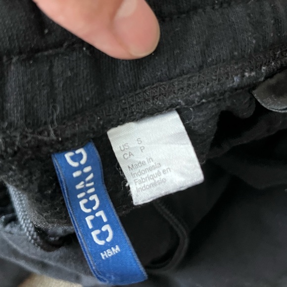 H & M joggers black small fits size 32 to 34 - Picture 4 of 5